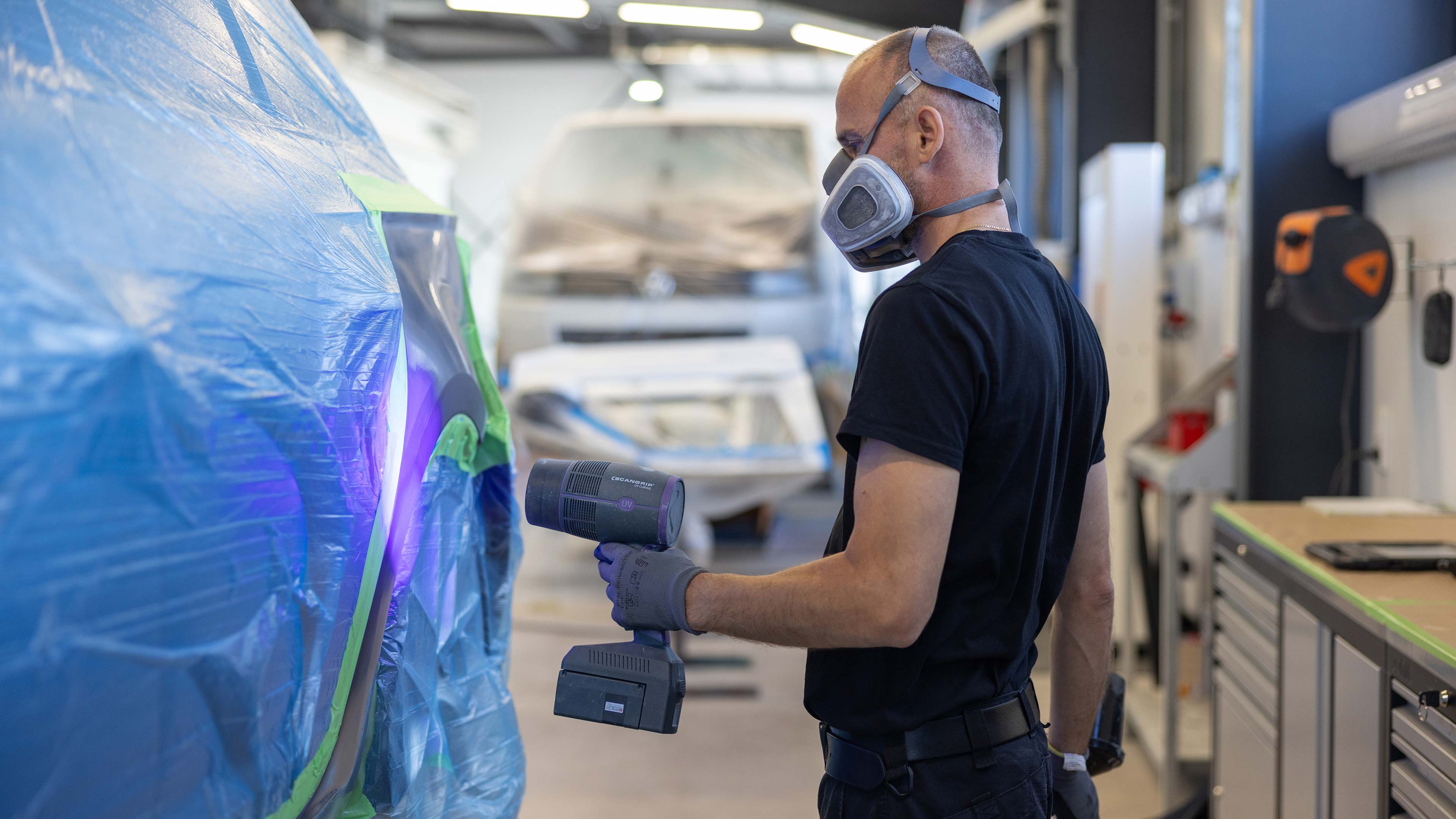 Aushärten einer Lackreparatur bei AutolackXpress in Bad-Sooden Allendorf
