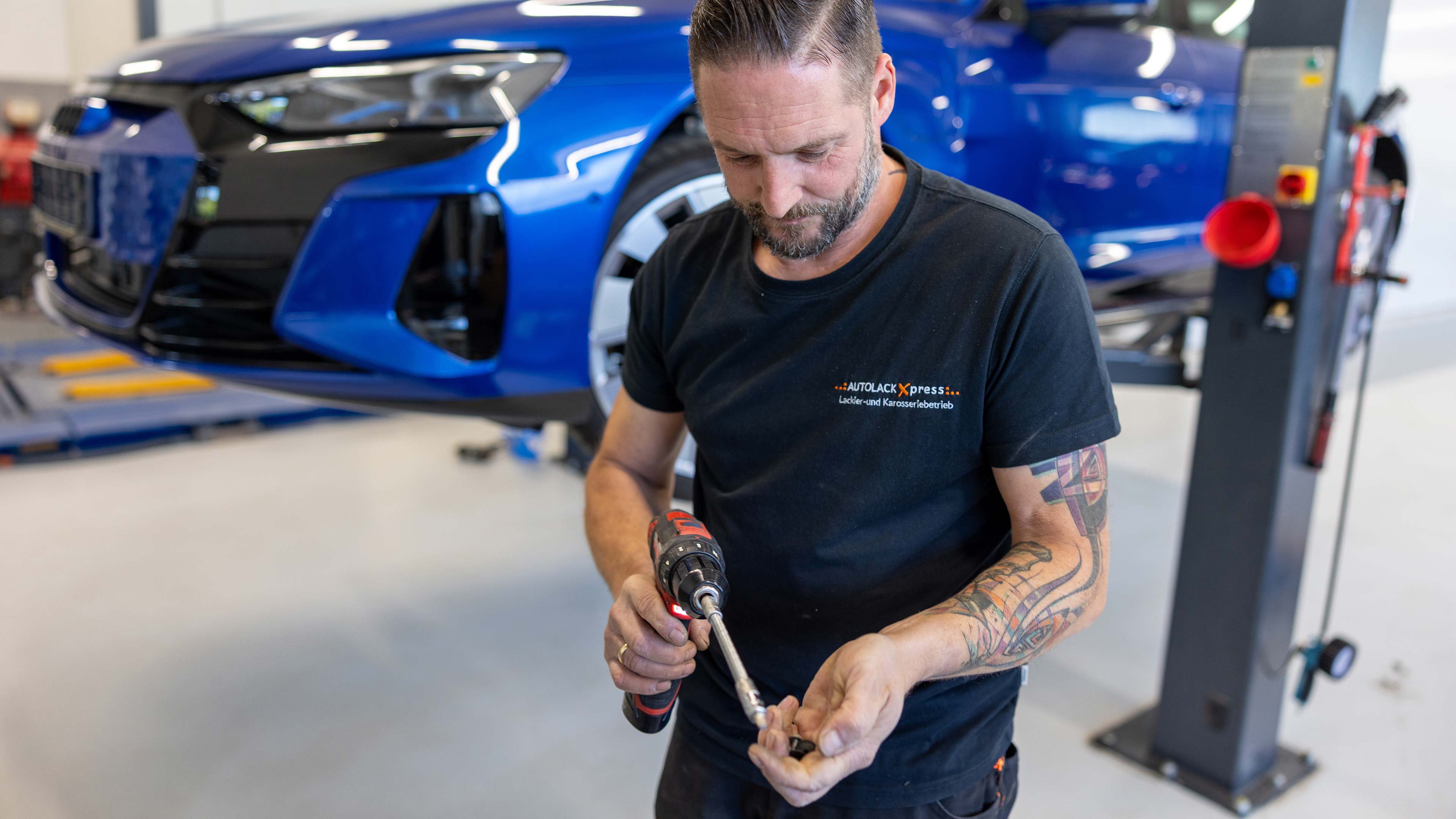 Werkzeugwechsel bei Reparaturen bei AutolackXpress in Bad-Sooden Allendorf