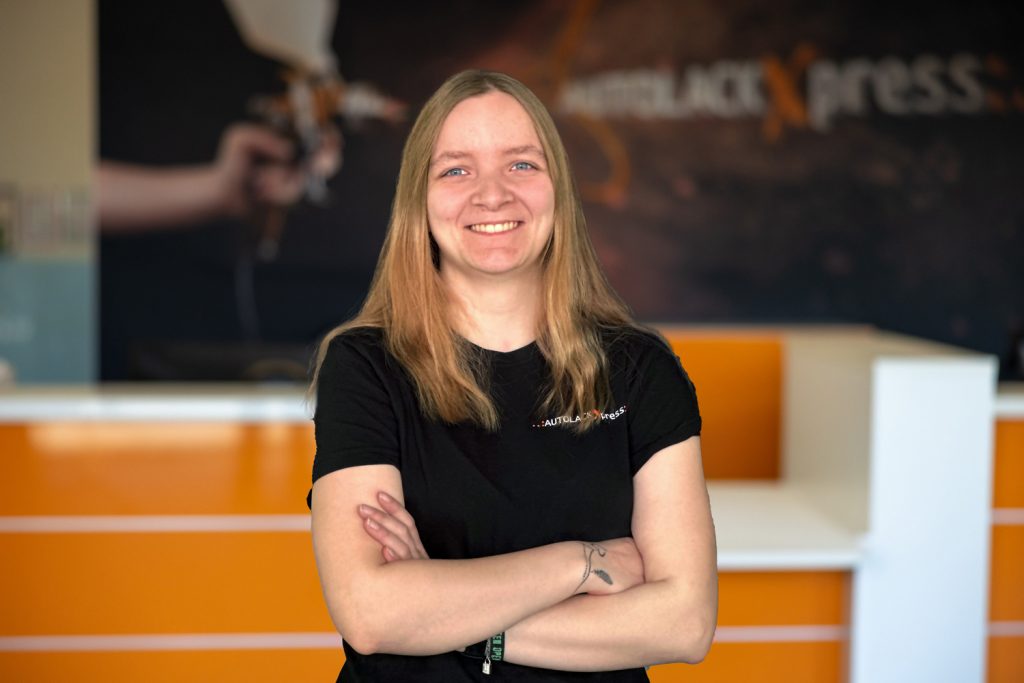 Mitarbeiterin Carmen Hochapfel – Auszubildende Fahrzeuglackierung, AutolackXpress Bad Sooden-Allendorf