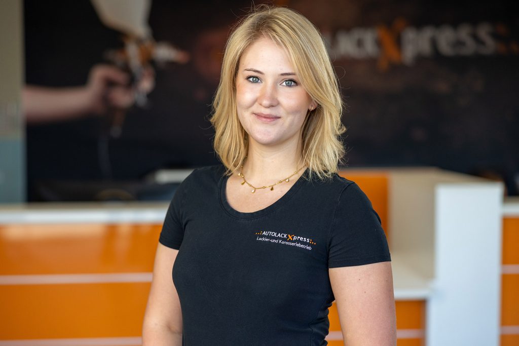 Mitarbeiterin Katharina Hackethal – Auszubildene im 3. Lehrjahr Fahrzeuglackierung, Ansprechpartner für Privat- und Versicherungsfälle, AutolackXpress Bad Sooden-Allendorf